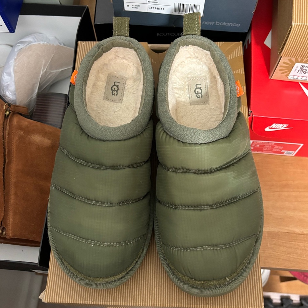 UGG Tasman Puff in Olive green